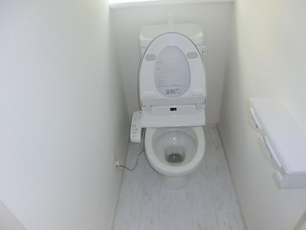 Toilet. Indoor (12 May 2013) Shooting