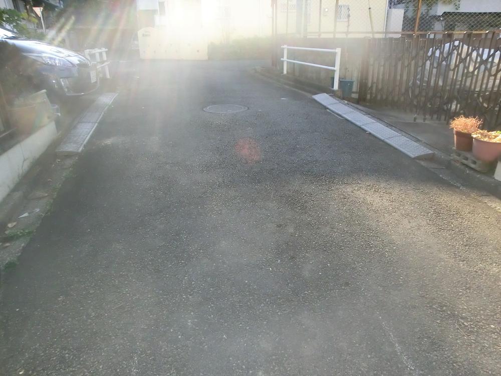 Local photos, including front road. Local (12 May 2013) Shooting