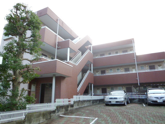 Building appearance. Large apartment