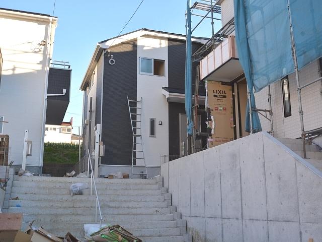 Local appearance photo. Building 2 Under construction