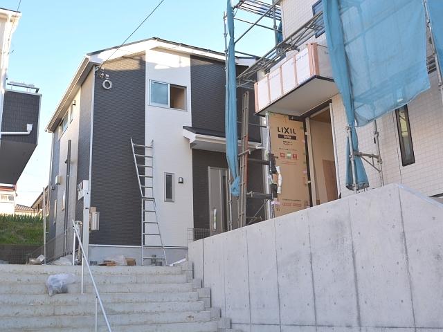 Local appearance photo. Building 2 Under construction