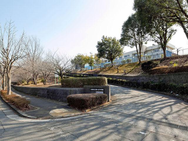 Junior high school. 950m until Tama Municipal Hijirigaoka junior high school