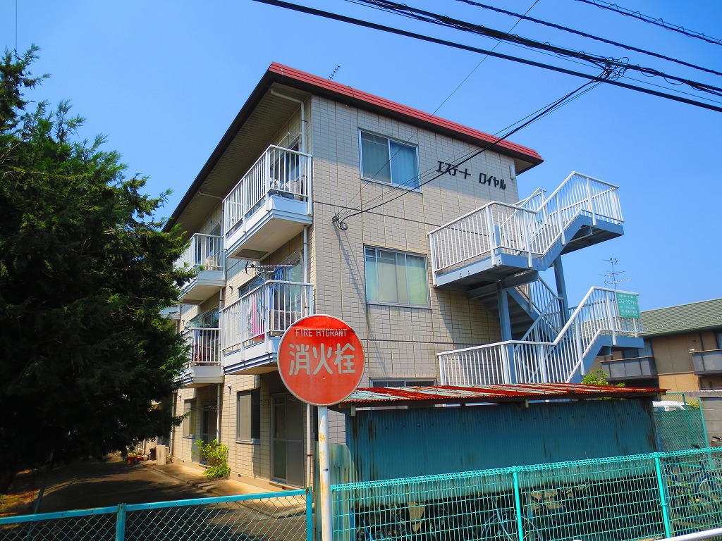 Building appearance. Situated in a quiet, residential area