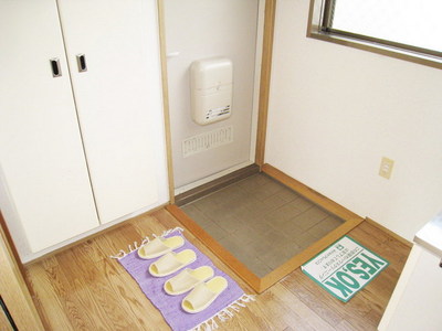 Entrance. Enter plenty of cupboard