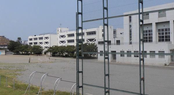 Junior high school. 800m up to junior high school Tama Municipal Tama Junior High School