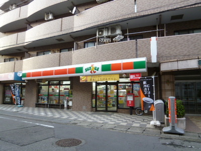 Convenience store. 134m until Thanksgiving (convenience store)