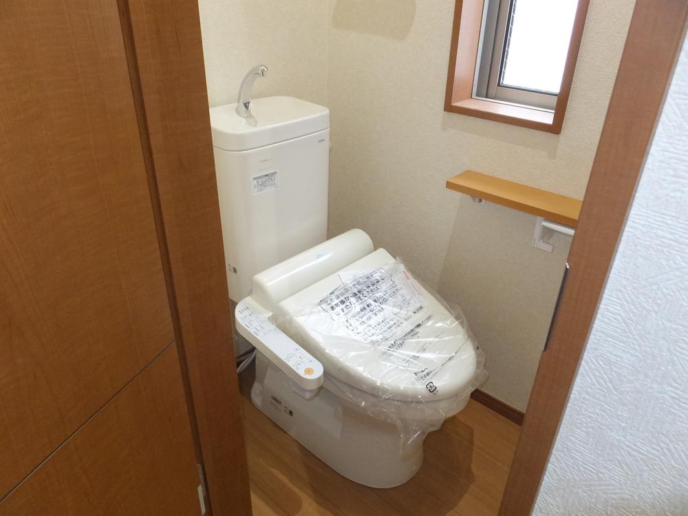 Toilet. Indoor (11 May 2011) Shooting