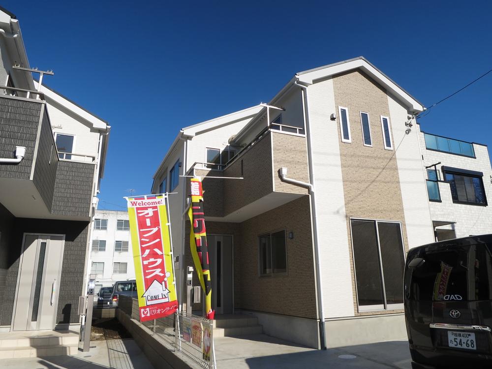 Local appearance photo. Enjoy mansion the views and sunlight are available please visit the birth at any time in the natural rich Tama Hills hills! (11 May 2011) Shooting