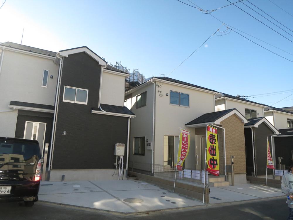 Local appearance photo. (11 May 2011) Shooting