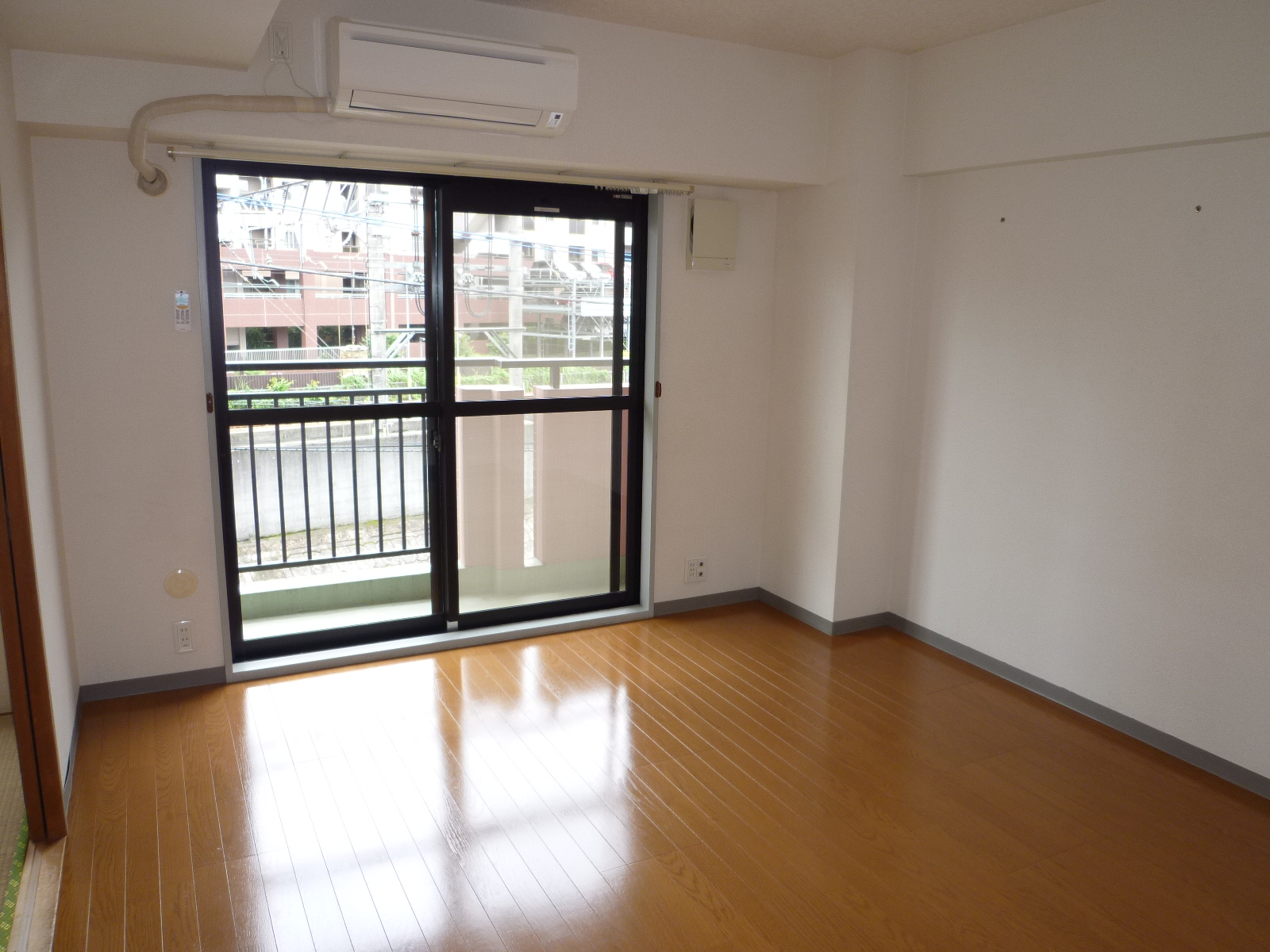 View. A bright room! Facing south!