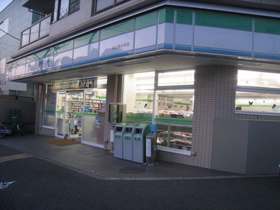 Convenience store. 1000m to Family Mart (convenience store)