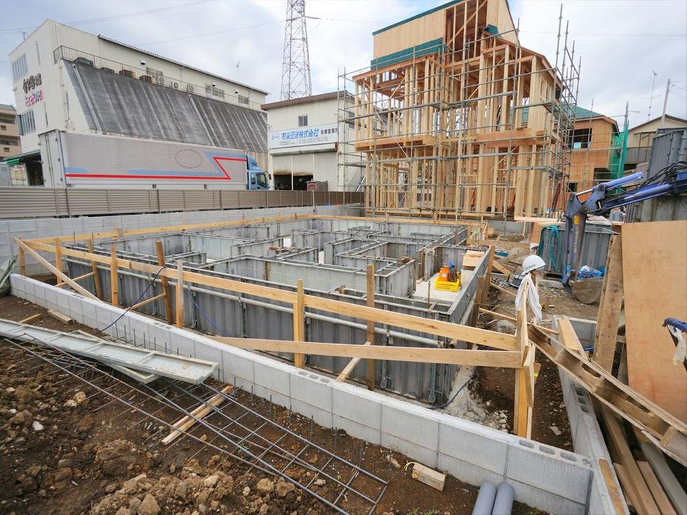 Local appearance photo. Local (11 May 2013) Shooting