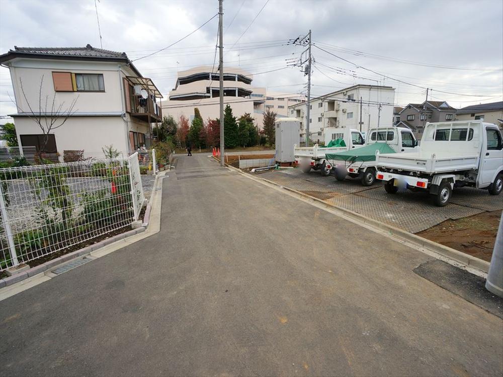 Local photos, including front road. Local (11 May 2013) Shooting