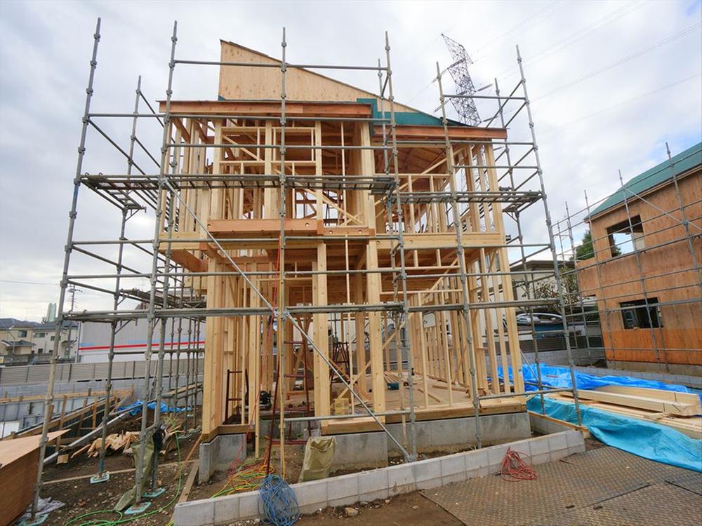 Local appearance photo. Local (11 May 2013) Shooting