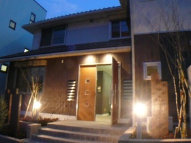 Entrance. Pets and is a room to be able to live