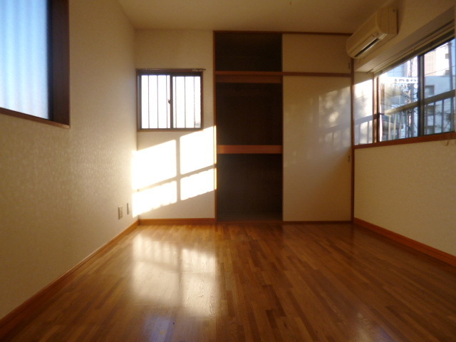 Living and room. The window is large