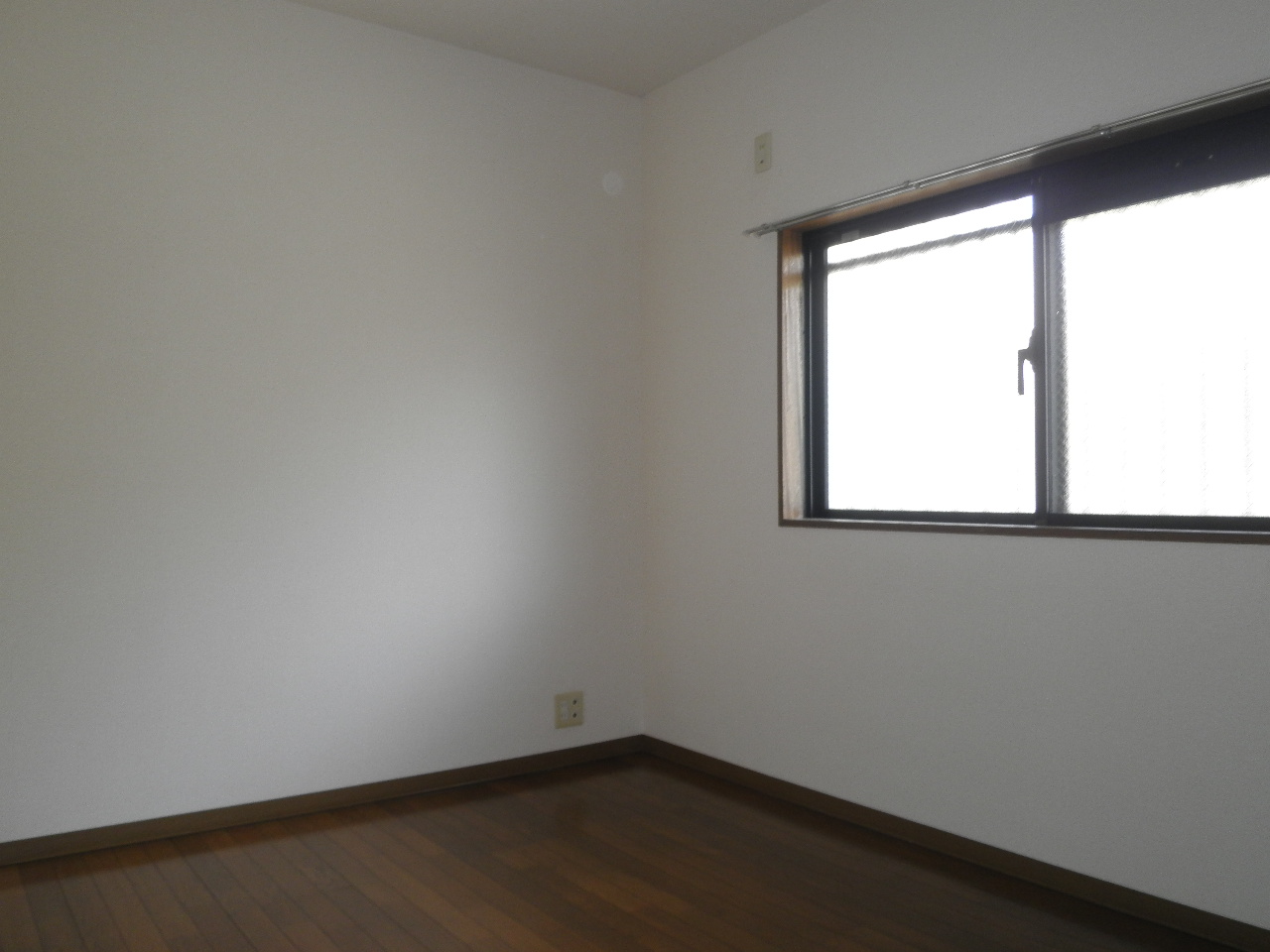 Other room space. There is a window to the east is 4.5 Pledge Western-style