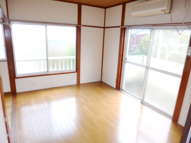 Living and room. Two-sided lighting Bright Western-style