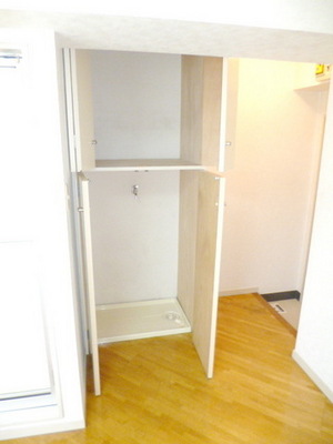 Receipt. I storage space and a washing machine inside the room