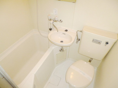 Bath. 3-point unit is comfortably is clean