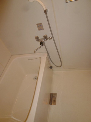 Bath. ☆ Bathtub space ☆