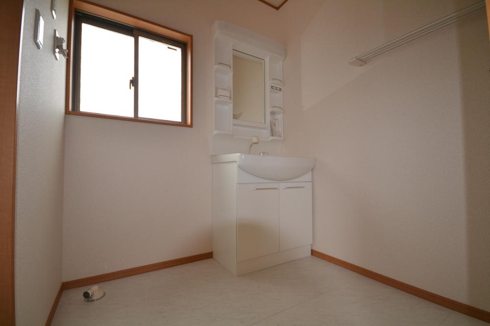 Wash basin, toilet. Interior