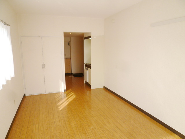 Other room space. Spacious Western-style 9 Pledge