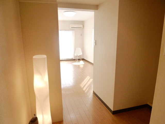 Entrance. It is entrance spread