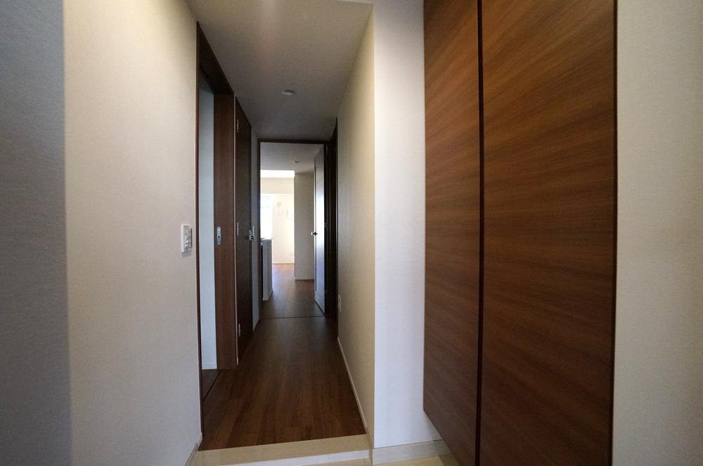 Entrance. Indoor (11 May 2013) Shooting