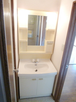 Washroom. Independent wash basin