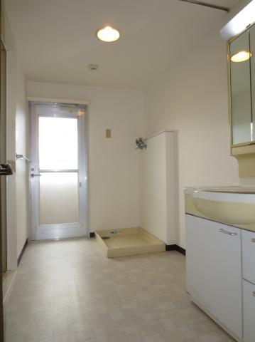 Wash basin, toilet. It will be out of the wash room on the balcony.