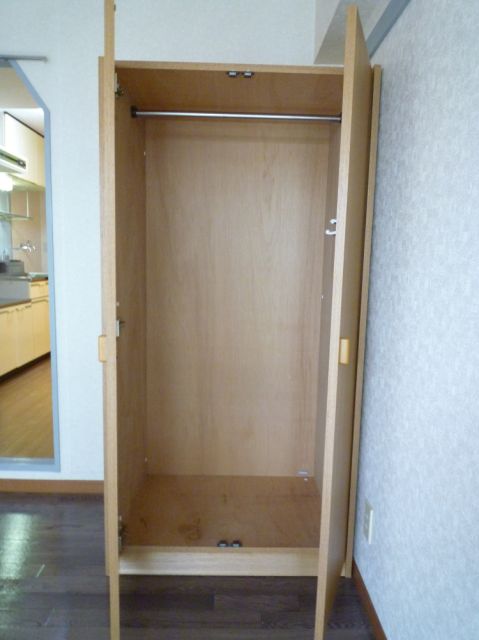 Receipt. Storage of closet type