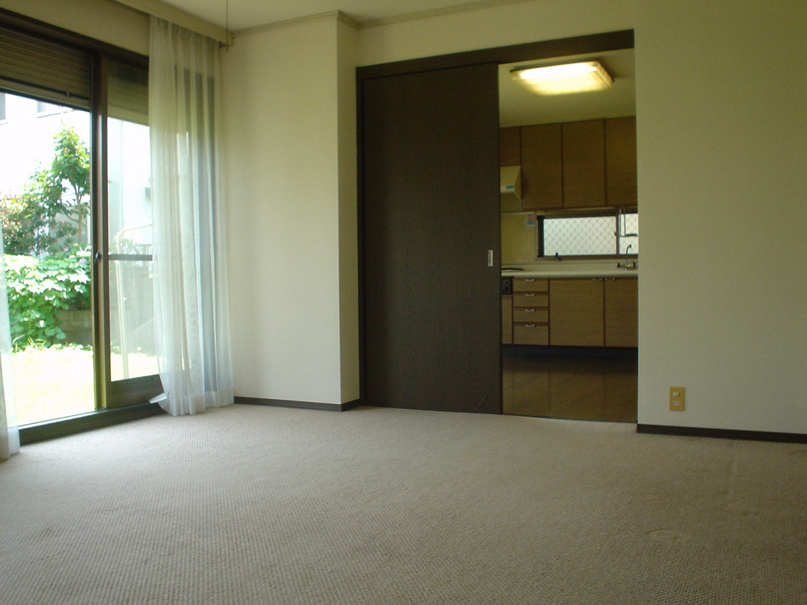 Living and room. It is possible to partition the kitchen. 