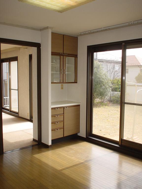 Living and room. It is living with views of the large garden. 