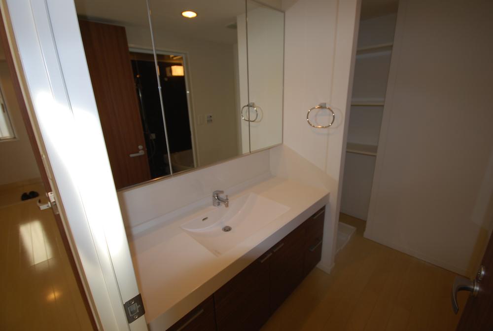 Wash basin, toilet. December 2013 shooting