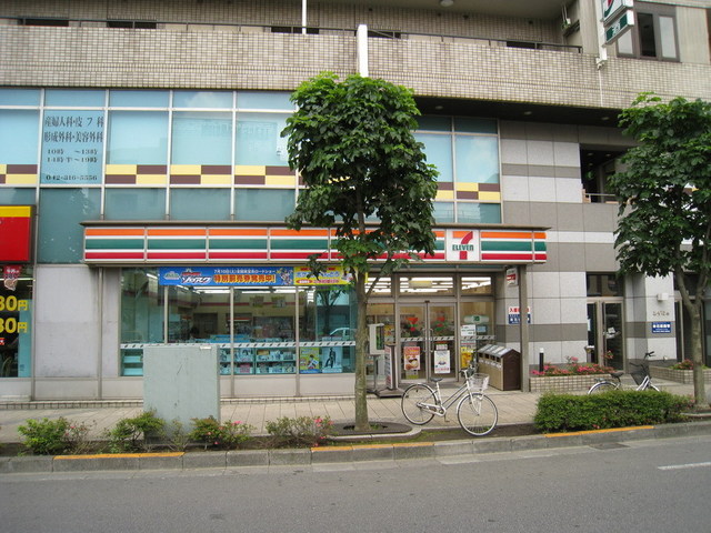 Convenience store. 850m to Seven-Eleven (convenience store)