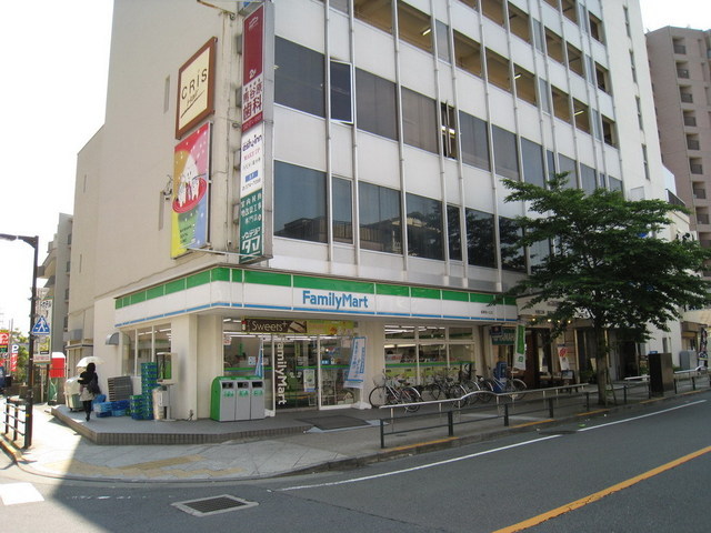 Convenience store. 550m to Family Mart (convenience store)