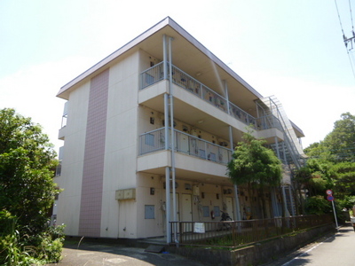 Building appearance. Situated in a quiet, residential area