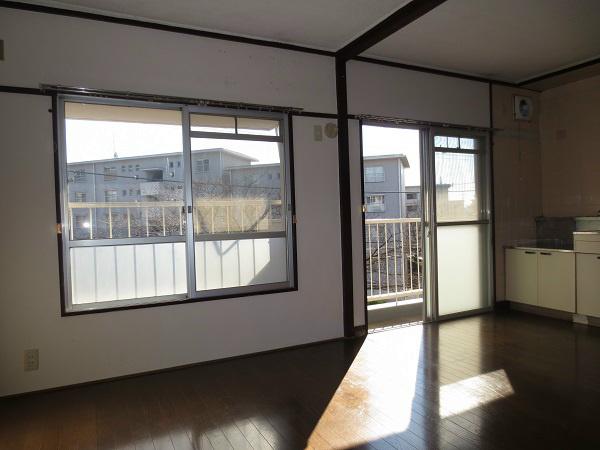 Living. About 12 quires of LDK