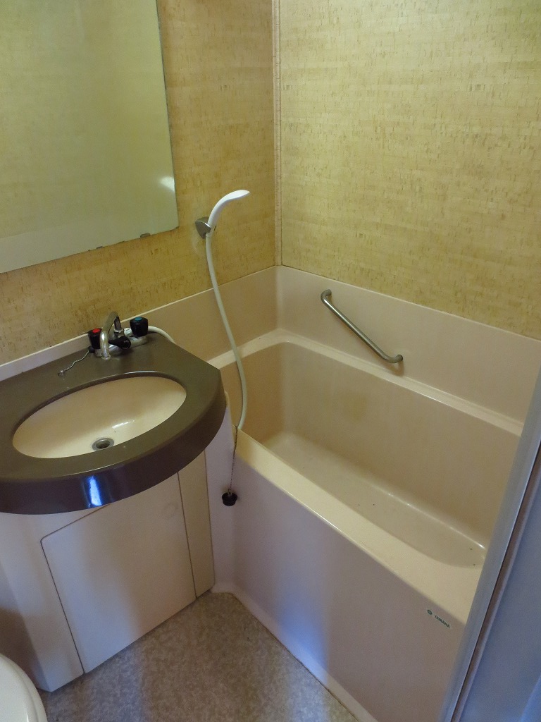 Bath. A spacious relaxing bath time ☆