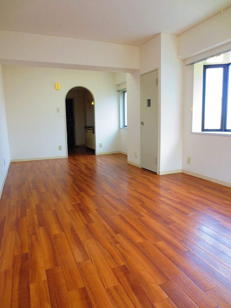 Living and room. It is a bright room with two-sided lighting ☆