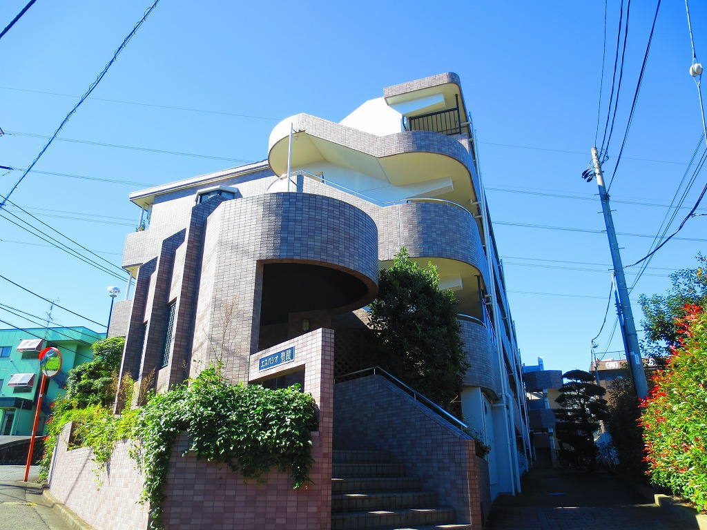 Entrance. It is the exterior of the calm atmosphere