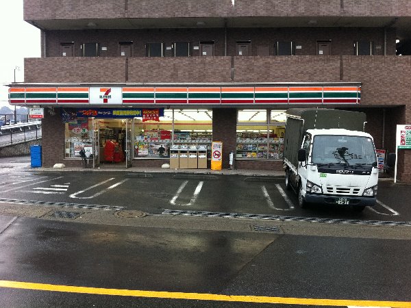Convenience store. 681m to Seven-Eleven (convenience store)