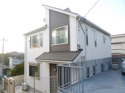 Building appearance. It is a quiet residential area