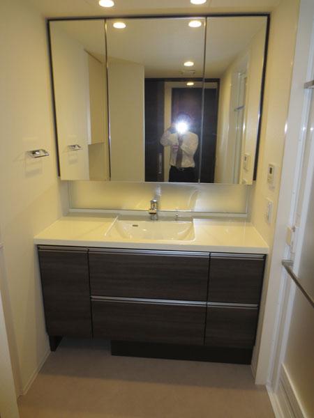 Wash basin, toilet. Indoor (10 May 2013) Shooting