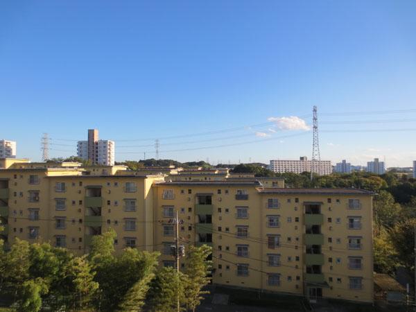 View photos from the dwelling unit. View from the site (October 2013) Shooting