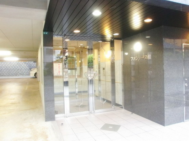 Entrance. Auto-lock of peace of mind