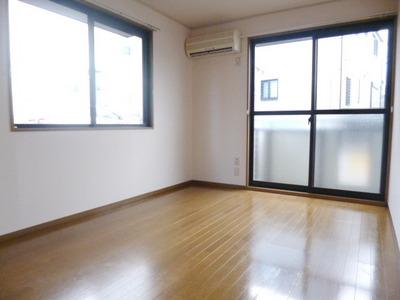 Living and room. Day good rooms