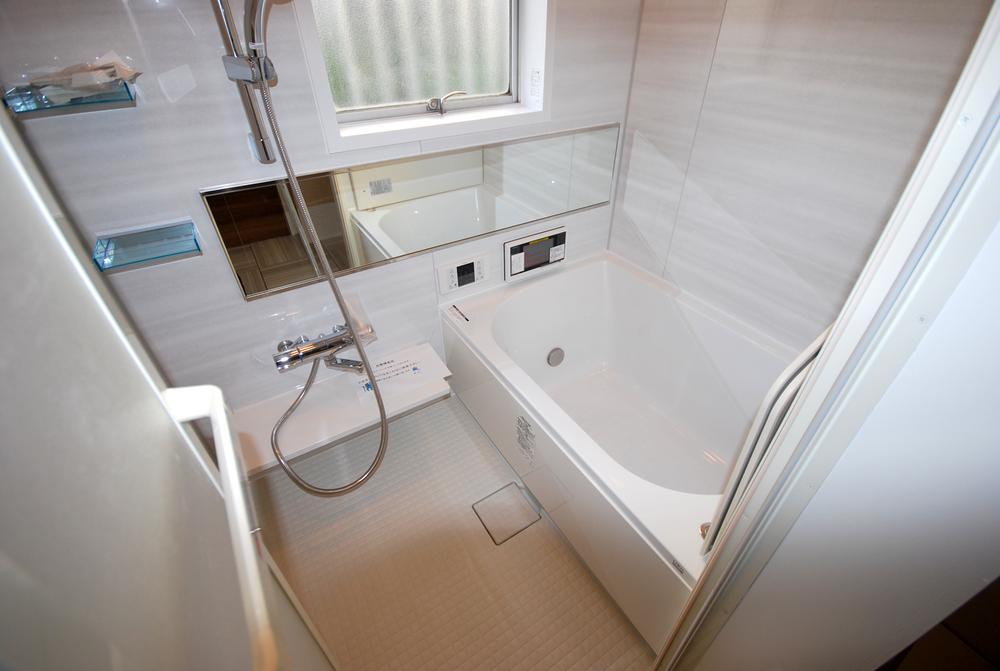 Bathroom. Local (12 May 2013) Shooting