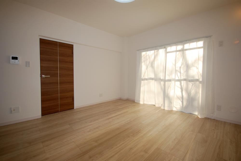 Non-living room. Local (12 May 2013) Shooting